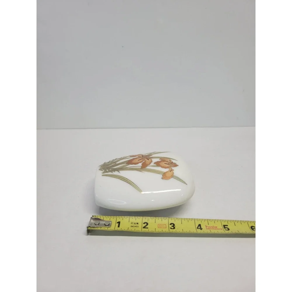 Fine China Japan Vintage Iris Bud Vase White Porcelain Gold Rim Ovoid Floral‎